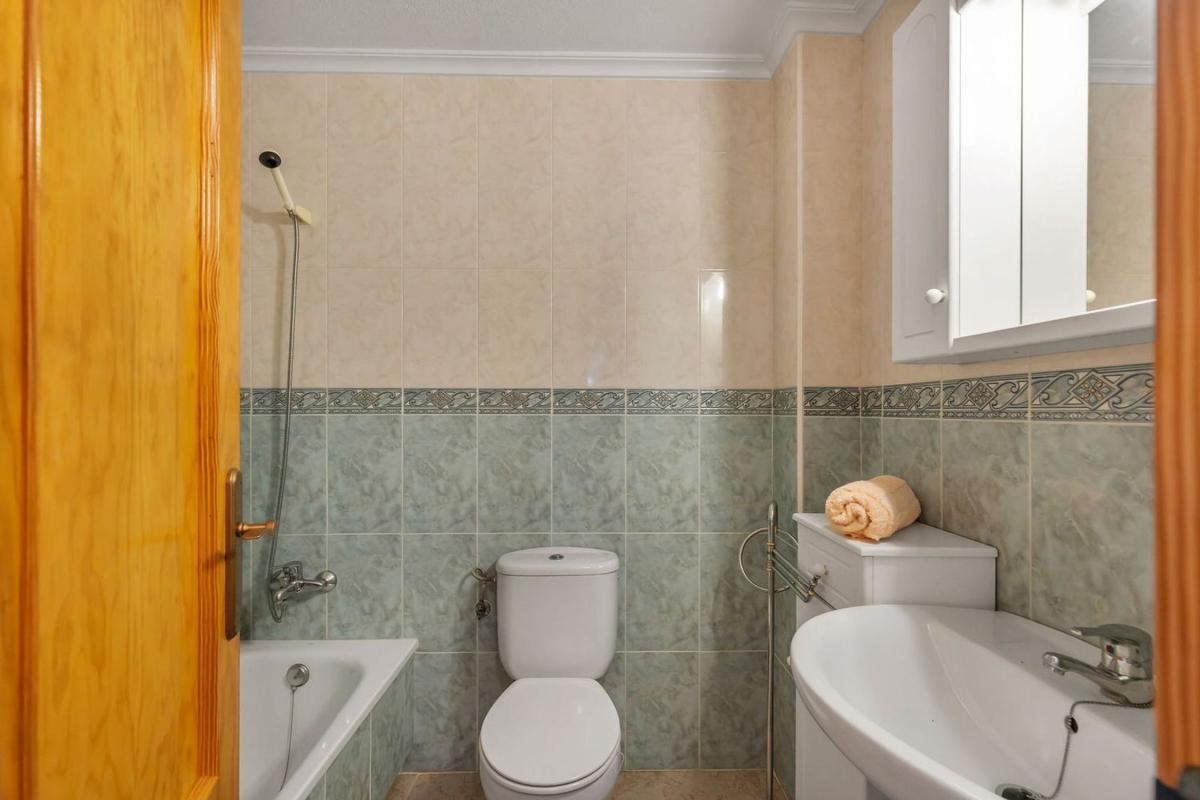 Sale of apartment in Piso en Calle Callosa del Segura, Playa de los Náufragos, Torrevieja, Torrevieja
photo 5