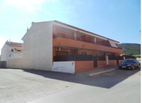 Chalet pareado en Emilio Castelar, 44, Pinoso thumbnail 2