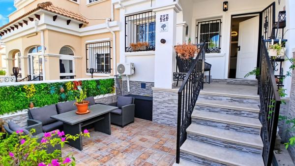 Chalet adosado en Calle Bidasoa, Villamartín, Orihuela thumbnail 3