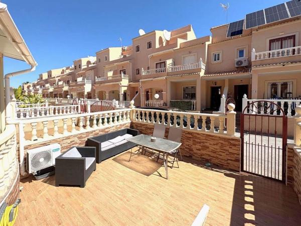 Chalet adosado en Calle Jalón, 39, Playa Flamenca, Orihuela thumbnail 2
