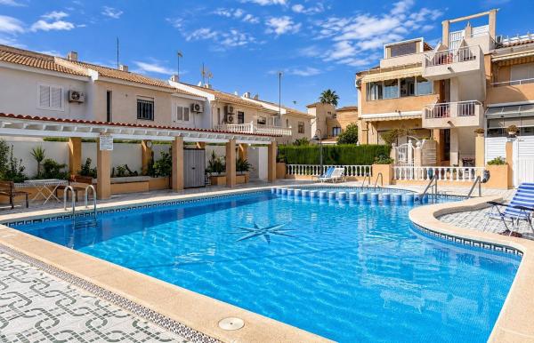 Chalet adosado en Gabriela Mistra, 55, Zona los Frutales, Torrevieja photo 1