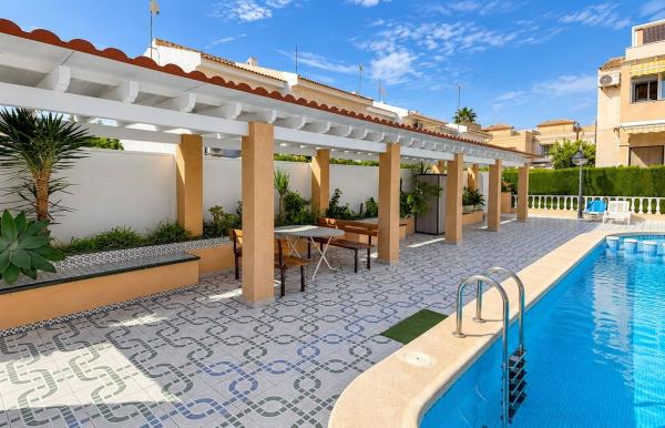 Chalet adosado en Gabriela Mistra, 55, Zona los Frutales, Torrevieja thumbnail 3