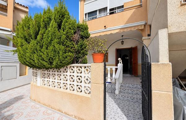Chalet adosado en Gabriela Mistra, 55, Zona los Frutales, Torrevieja photo 4