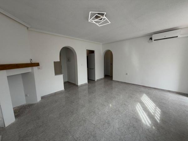Продажа квартиры на Piso en Calle Manuel Tarin Sala, La Siesta - El Salado - Torreta, Torrevieja, Торревьеха
thumbnail 2