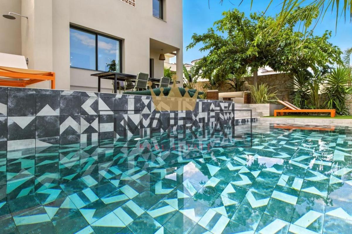 Nowa nieruchomość Villa al Canal Ancho en Empuriabrava w Empuriabrava photo 3