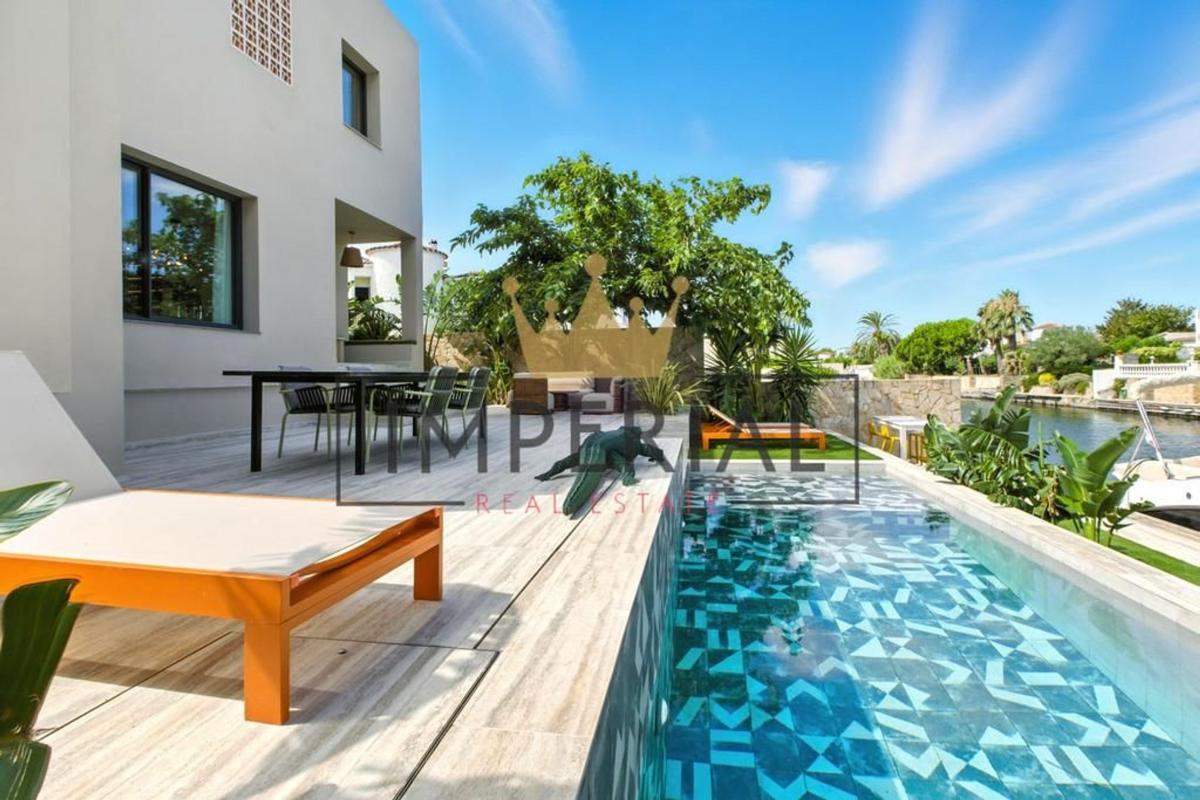 Nowa nieruchomość Villa al Canal Ancho en Empuriabrava w Empuriabrava photo 4