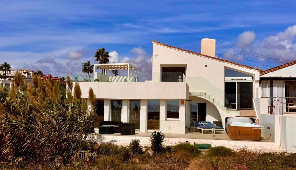 Продажа отдельного шале в Casa o chalet en Bahía Dorada, Estepona, Эстепона photo 1