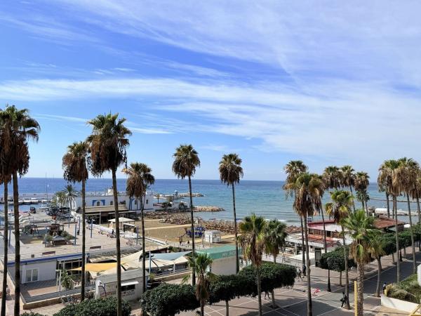 Sprzedaż mieszkania w Piso en Avenida Duque de Ahumada, 11, Playa Bajadilla-Puertos, Marbella, Marbella
photo 1