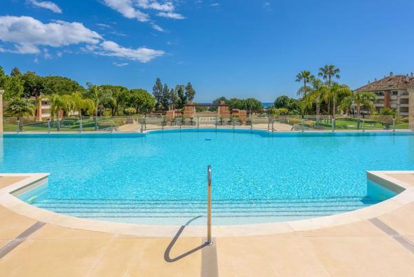 Duplex na sprzedaż w Dúplex en Las Lomas de Río Verde, Marbella, Marbella photo 2