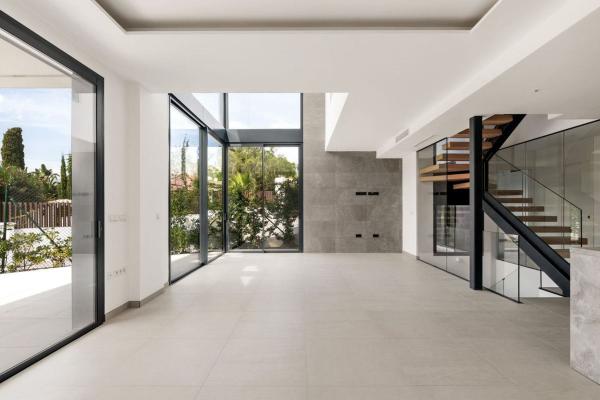 Chalet pareado en Ronda de Nabrisa Oeste, Rio Real, Marbella photo 1