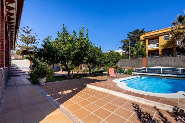 Casa o chalet independiente en Calle Cerraja, Puertosol - Santa Isabel, Málaga thumbnail 2