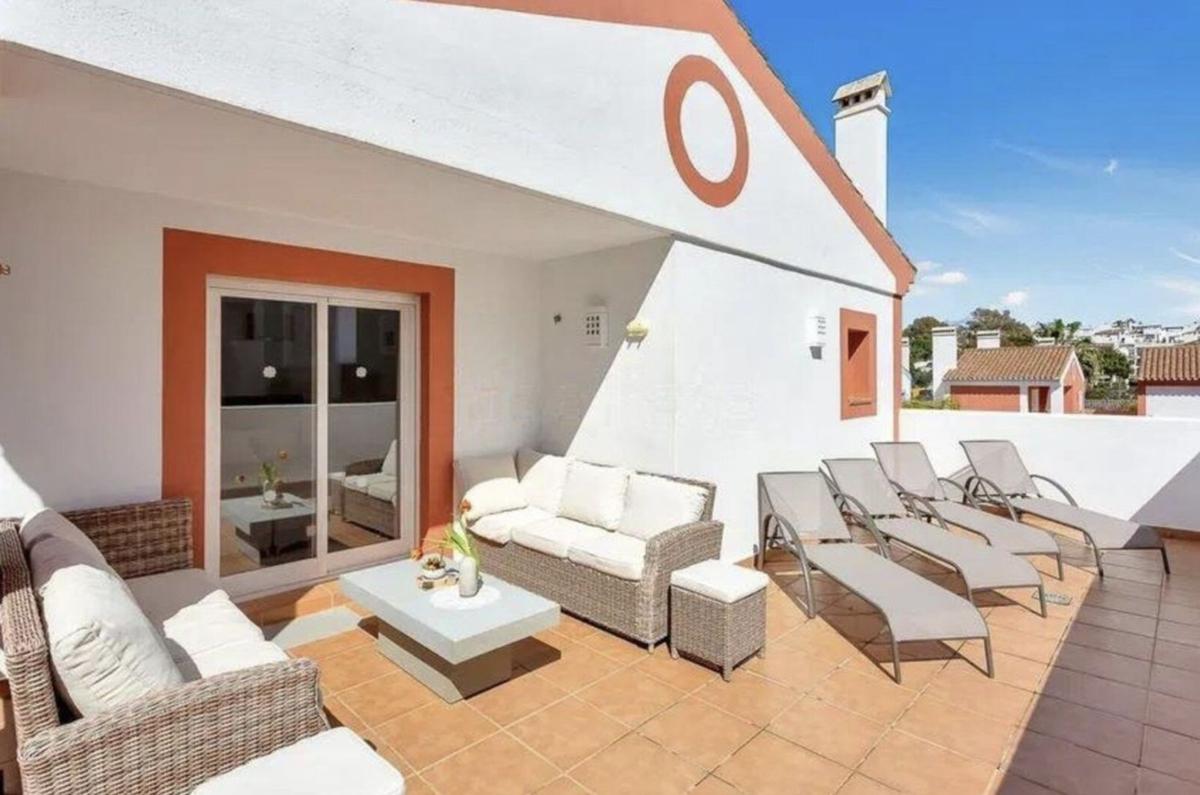 Продажа дуплекса на Dúplex en Paraiso-Barronal, Estepona, Эстепона photo 2