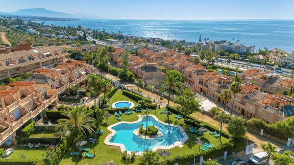 Chalet pareado en Buenas Noches, Estepona photo 1