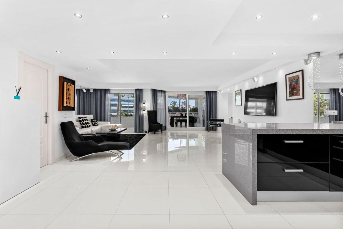 Venta de piso en Piso en Rey Fahd, 1, Las Lomas de Río Verde, Marbella, Marbella
photo 3