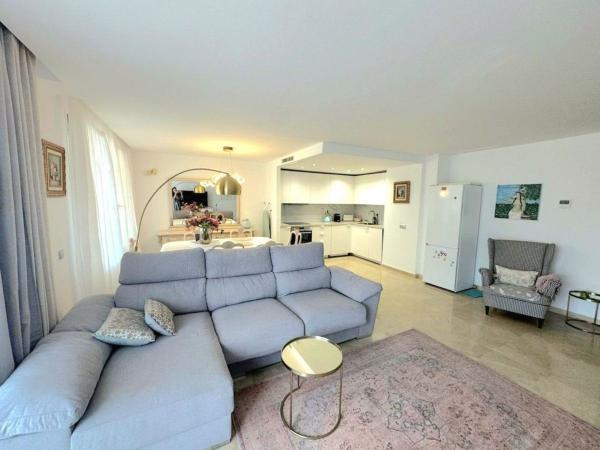Venta de piso en Piso en Calle Benahavis, Los Arqueros-Puerto del Almendro, Benahavís, Benahavís
photo 1