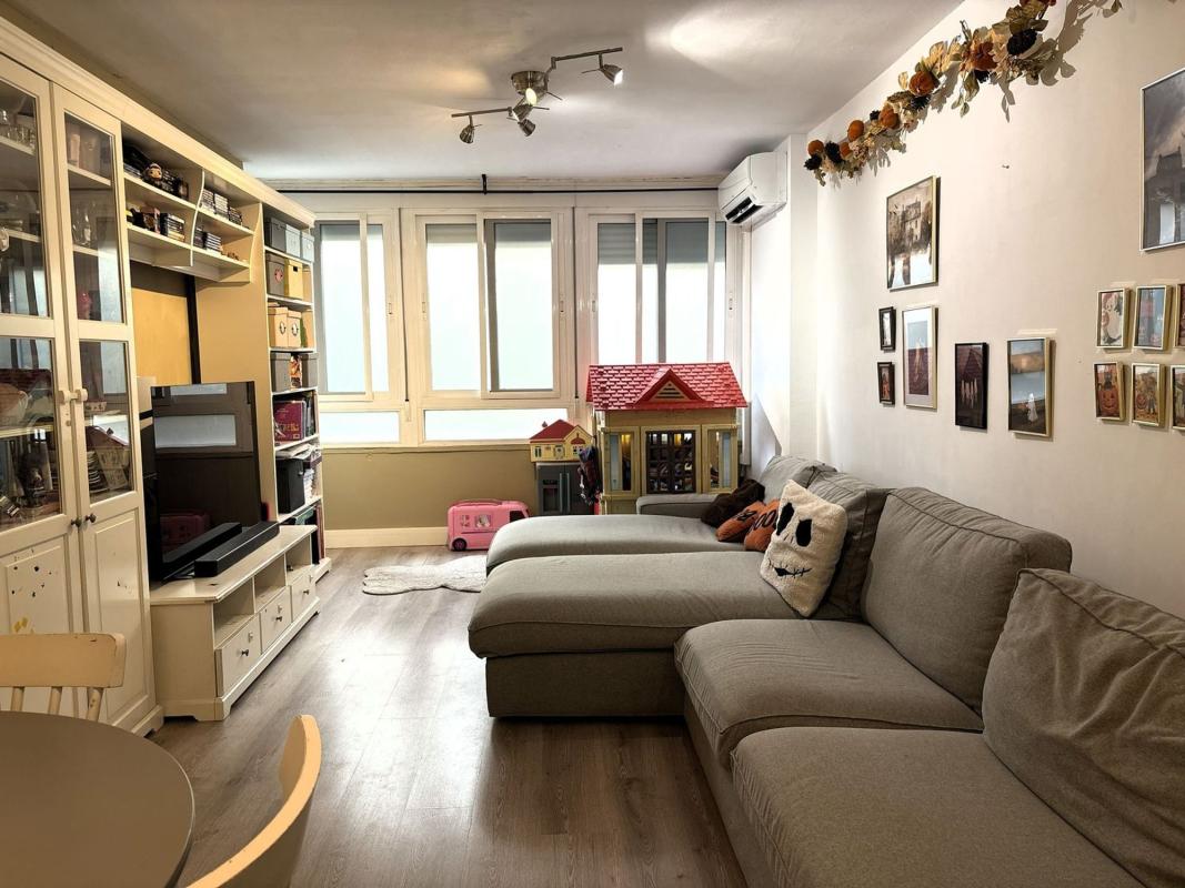 Продажа квартиры на Piso en Plaza Ricardo Verdugo Landi, Girón - Las Delicias - Pacífico, Málaga, Малага
photo 1