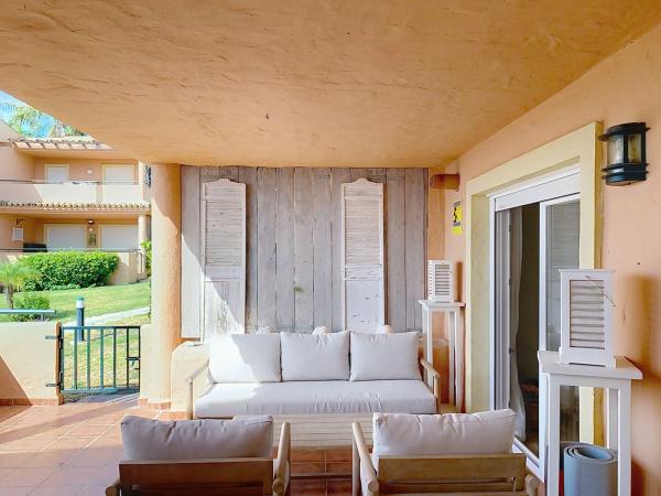 Chalet adosado en Buenas Noches, Estepona thumbnail 2
