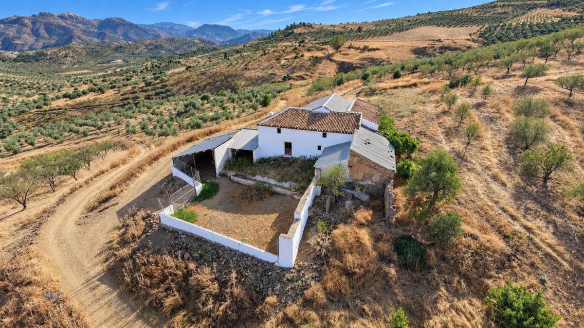 Propiedades en venta y alquiler en España photo 1