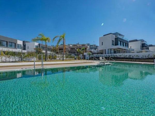 Chalet pareado en Nueva Atalaya, Estepona thumbnail 2