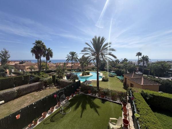 Chalet adosado en Avenida Costa Galera, Buenas Noches, Estepona thumbnail 2