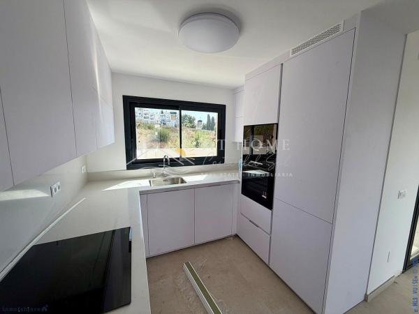Chalet wolnostojący na sprzedaż w  Casa o chalet en Avda Pescia - Ctra de Frigiliana, Nerja, Nerja photo 4