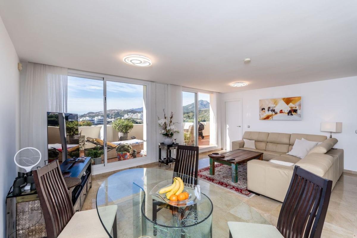 Venta de piso en Piso en Urbanizacion Puerto de los Almendros, Los Arqueros-Puerto del Almendro, Benahavís, Benahavís
 photo 5
