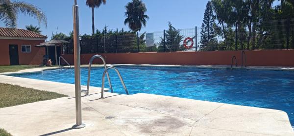 Chalet adosado en urbanización jardines del mar, 5, Alcorrín, Manilva thumbnail 2