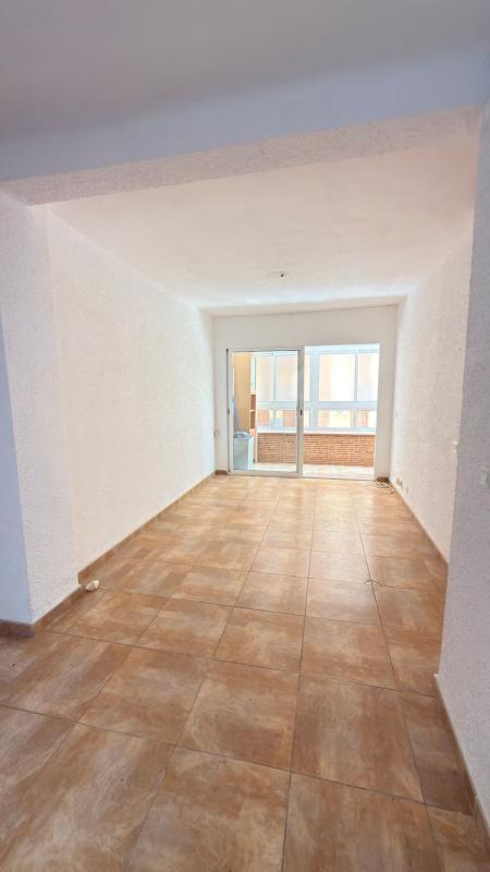 Продажа квартиры на Piso en Calle Nuestra Señora de los Clarines, Victoria Eugenia, Málaga, Малага
photo 1