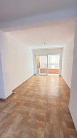 Продажа квартиры на Piso en Calle Nuestra Señora de los Clarines, Victoria Eugenia, Málaga, Малага
photo 1