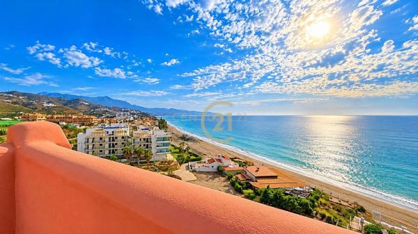 Аттик на продажу в Ático en Urbanizacion Punta del Faro, El Peñoncillo, Torrox, Торрокс thumbnail 2
