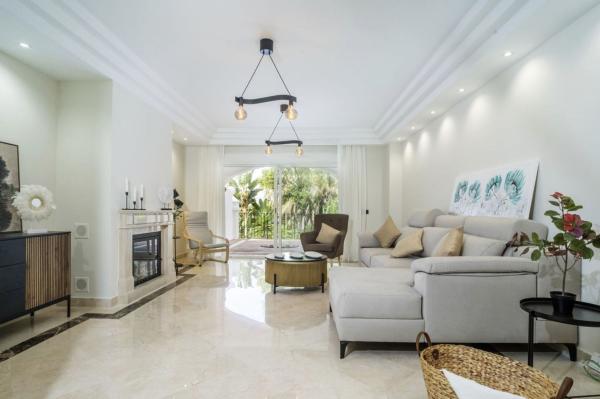 Sprzedaż mieszkania w Piso en Green Hills - Las Cumbres de Elviria, Marbella, Marbella
 photo 2
