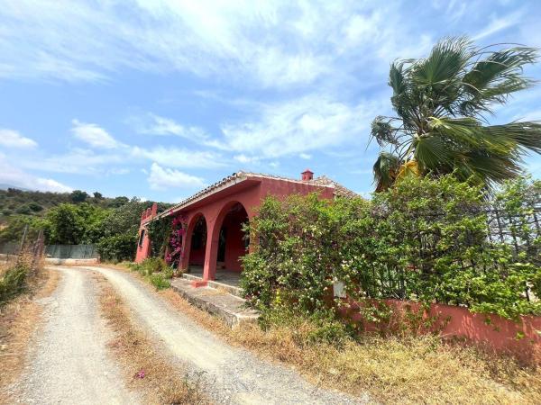 Продаётся загородный участок в  Finca rústica en Camino Bujeo del Culiche, Altos de Estepona, Estepona , Эстепона photo 2
