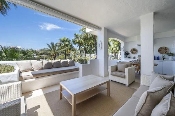 Дуплекс на продажу в Dúplex en Calle Torre Verde, Puente Romano, Marbella, Марбелла photo 2