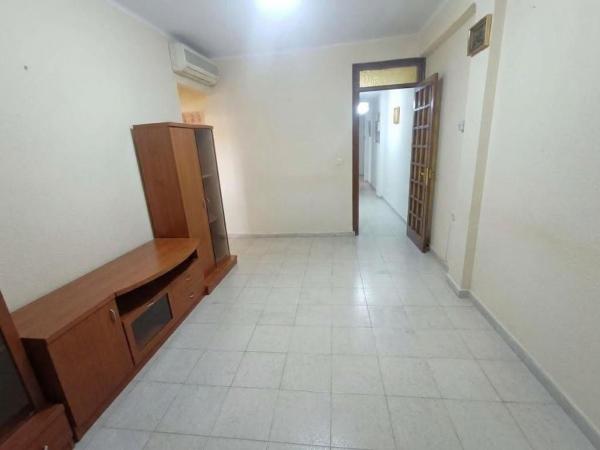 Продажа квартиры на Piso en Calle Moreno Nieto, Victoria Eugenia, Málaga, Малага
photo 1