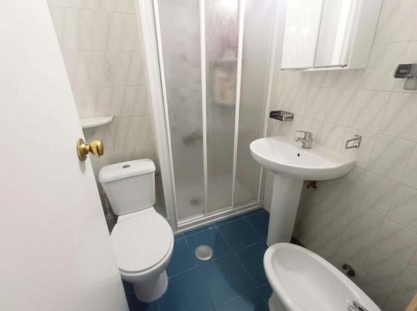 Продажа квартиры на Piso en Calle Moreno Nieto, Victoria Eugenia, Málaga, Малага
thumbnail 3