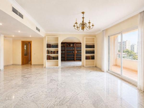 Продажа квартиры на Piso en Calle Calvario s/n, Huerta Belón-Calvario, Marbella, Марбелла
thumbnail 2