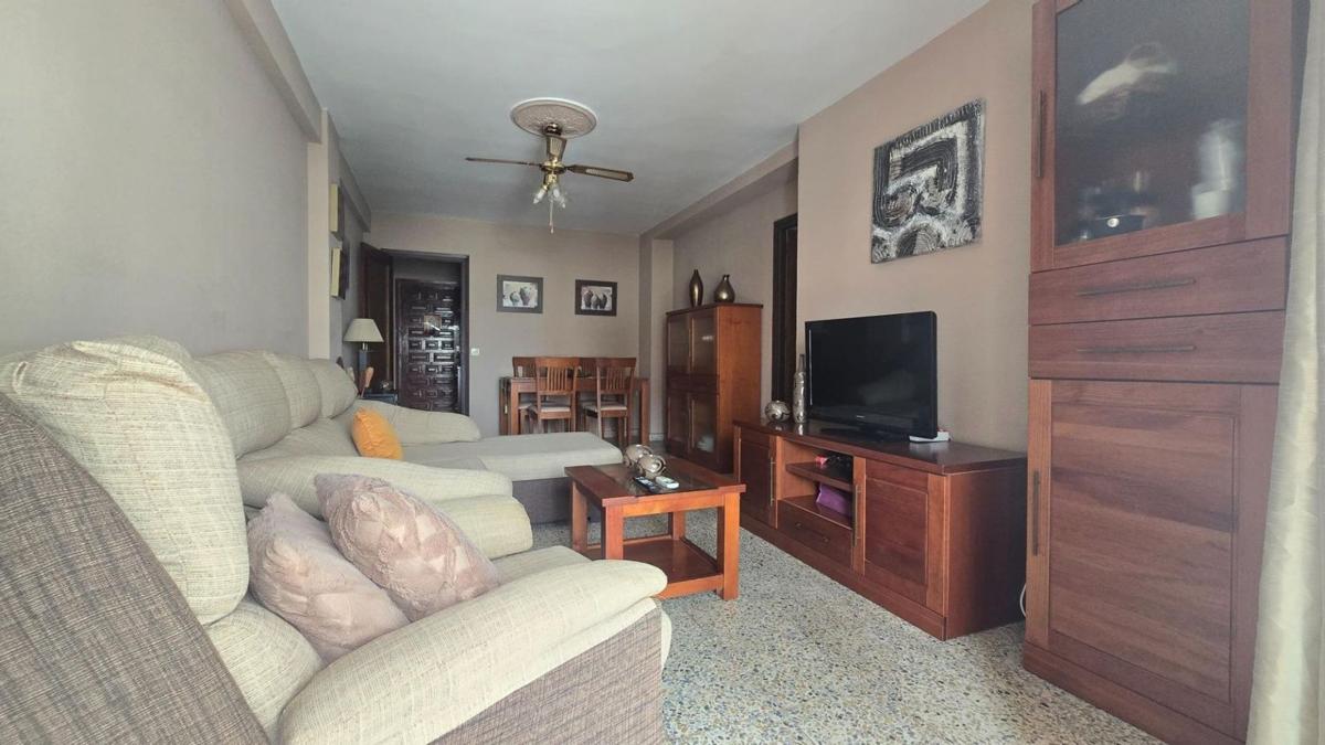 Venta de piso en Piso en Avenida Mar y Sierra, Sierra de Estepona-Avda de Andalucia, Estepona, Estepona
 photo 2