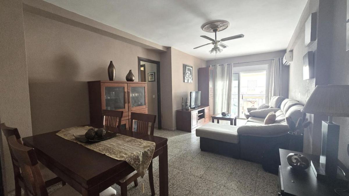 Venta de piso en Piso en Avenida Mar y Sierra, Sierra de Estepona-Avda de Andalucia, Estepona, Estepona
 photo 3
