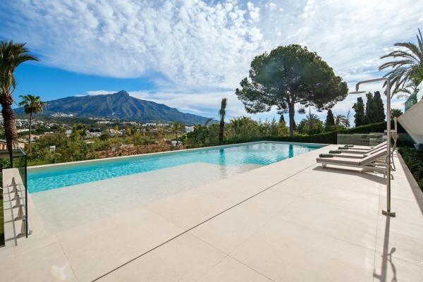 Casa o chalet independiente en Plaza Maestranza la, Nueva Andalucía, Marbella thumbnail 2