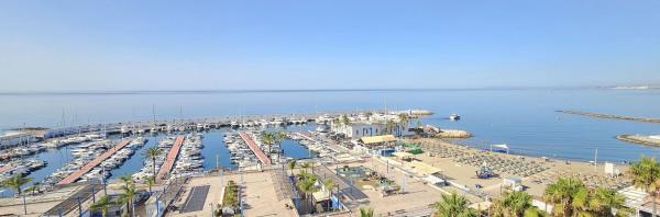 Sprzedaż mieszkania w Piso en Avenida Duque de Ahumada, Playa Bajadilla-Puertos, Marbella, Marbella
thumbnail 2
