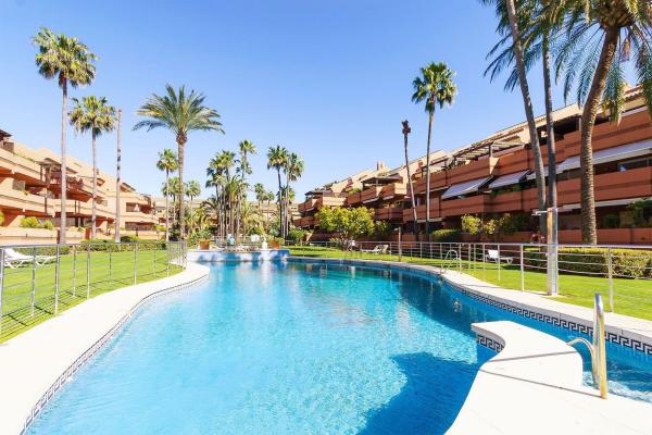 Venta de piso en Piso en Puerto Banús, Marbella, Marbella
 photo 1