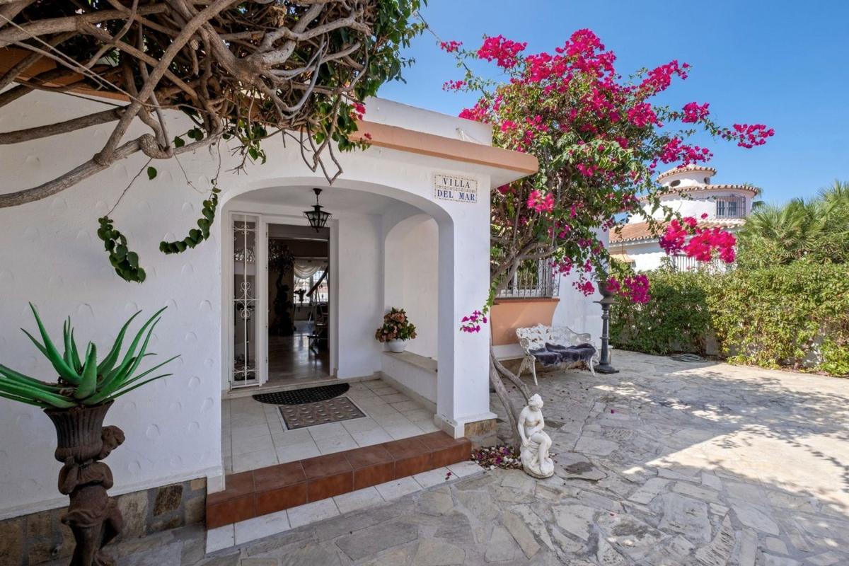Properties for sale and rent in Spain photo 4