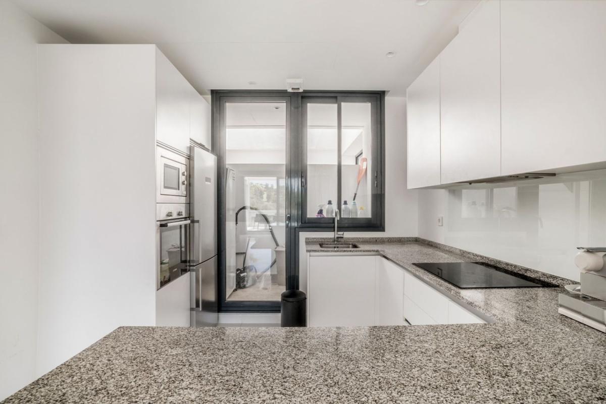 Venta de duplex en Dúplex en Calle Budapest, La Alquería, Benahavís, Benahavís photo 5