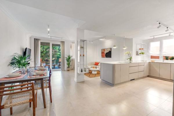 Sale of flat in Piso en Calle de la Rosa, 91, Paraiso-Barronal, Estepona, Estepona
thumbnail 2