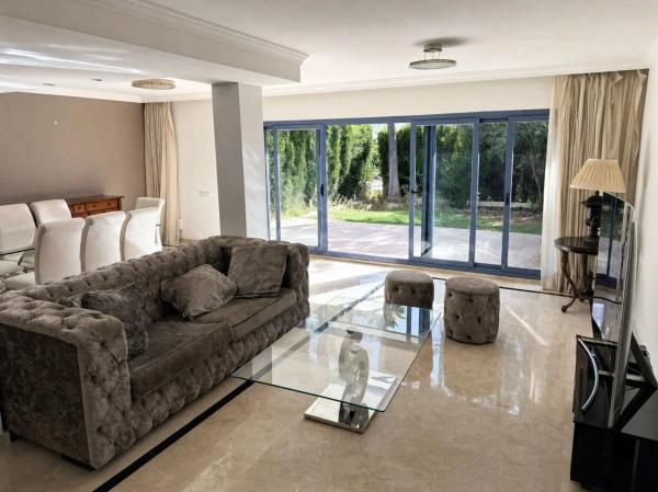 Chalet adosado en Los Naranjos, Marbella photo 1