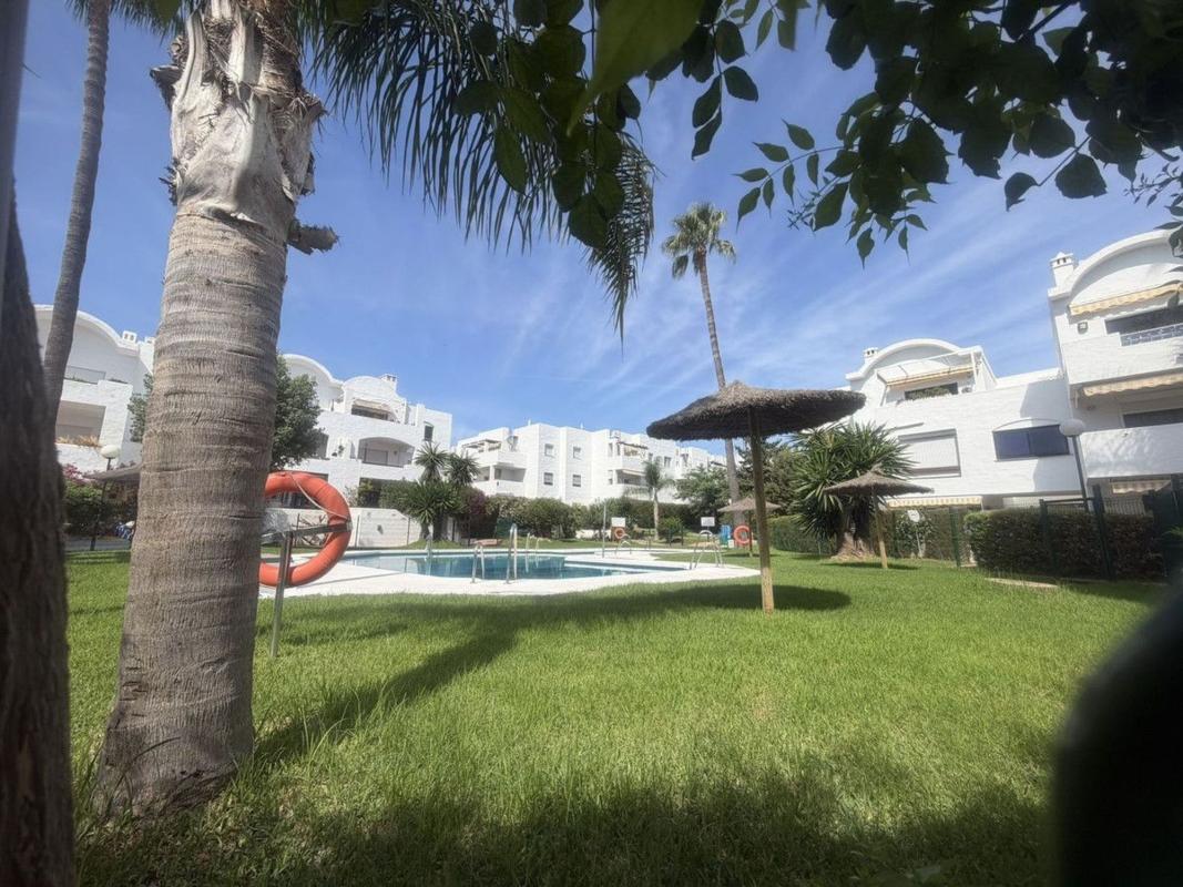 Sale of apartment in Piso en Paraiso-Barronal, Estepona, Estepona
photo 1