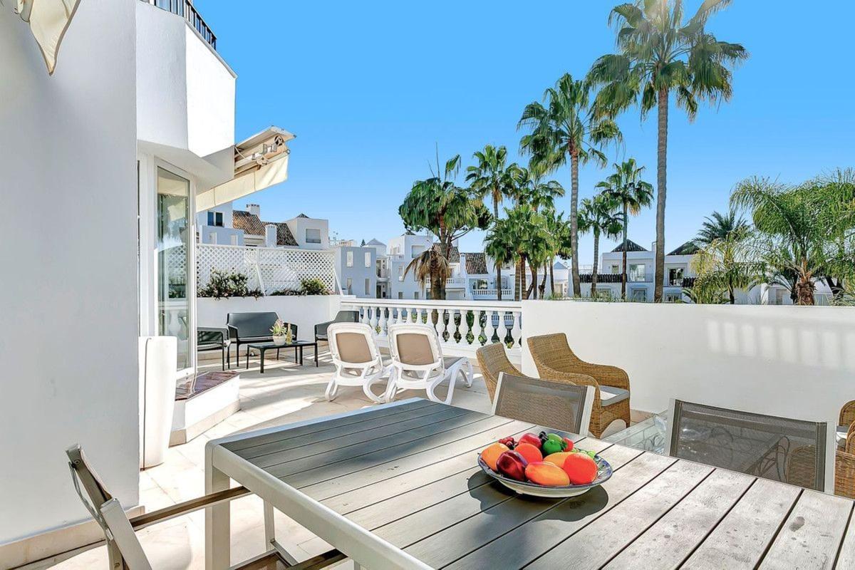 Sale of apartment in Piso en Bahía de Marbella, Marbella, Marbella
 photo 2