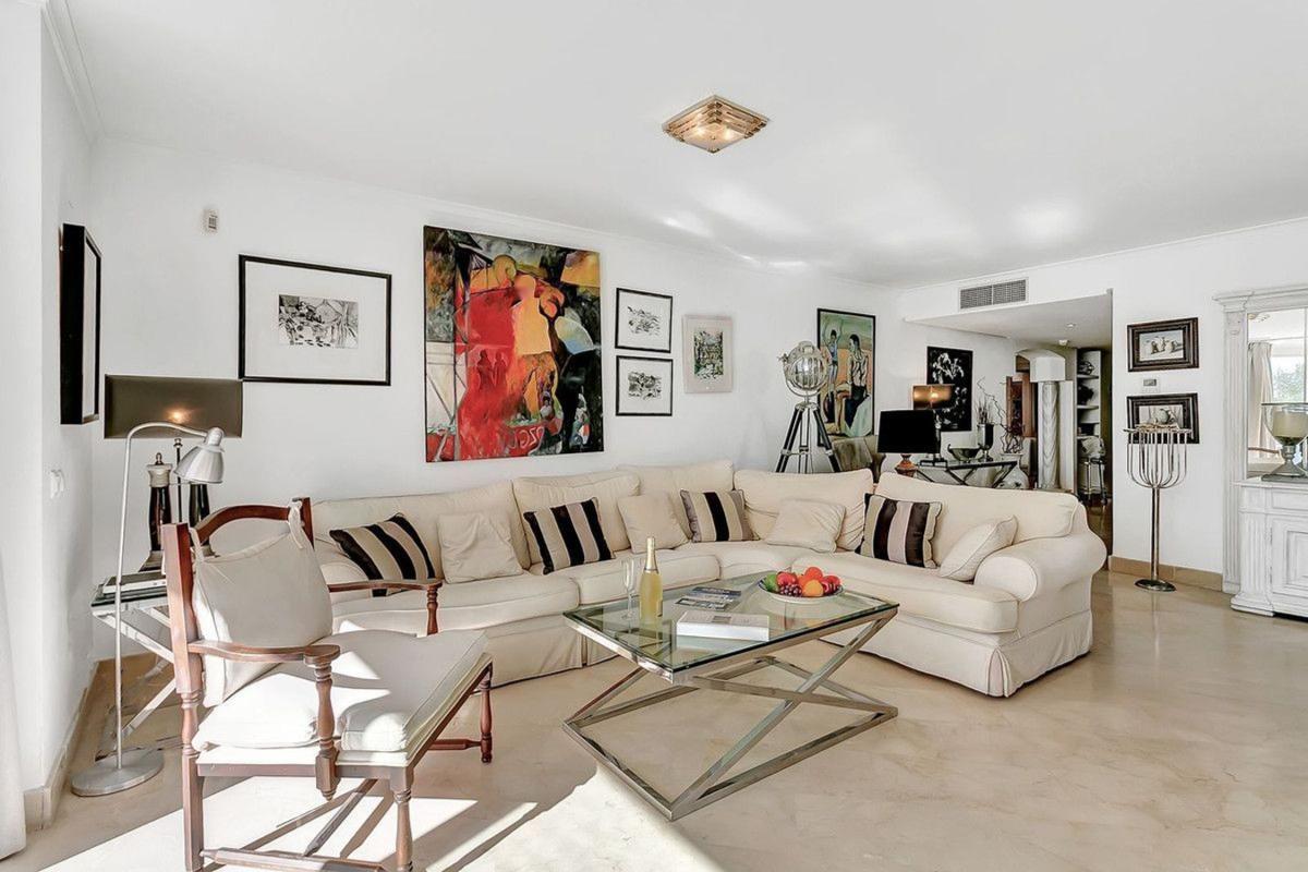 Sale of apartment in Piso en Bahía de Marbella, Marbella, Marbella
 photo 3
