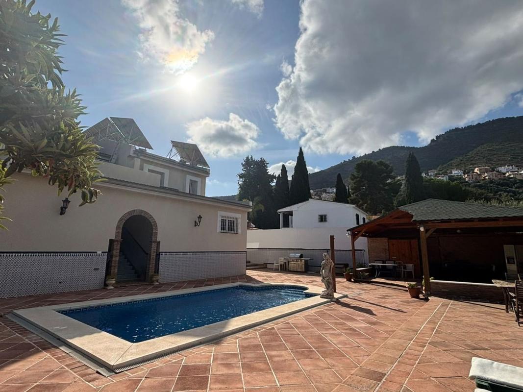 Properties for sale and rent in Spain photo 5
