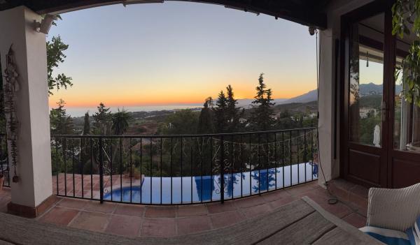 Casa o chalet independiente en Los Algarrobos-El Rosario, El Rosario-Ricmar, Marbella thumbnail 2